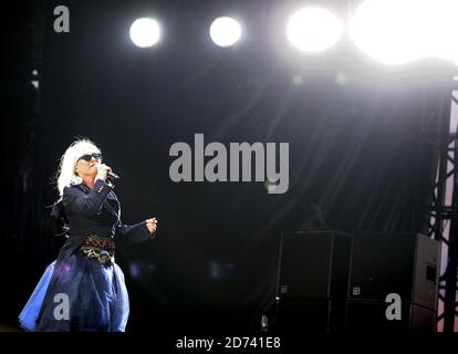 Debbie Harry von Blondie tritt beim Isle of Wight Festival in Newport auf der Isle of Wight auf. Stockfoto