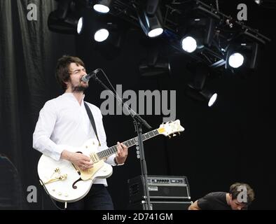 Liam Fray von den Courteeners tritt auf dem Isle of Wight Festival in Newport auf der Isle of Wight auf. Stockfoto