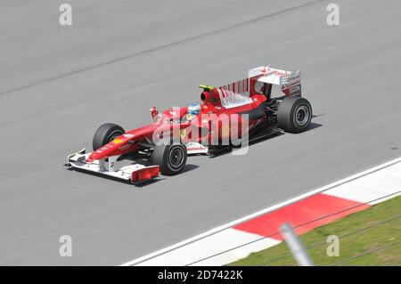 SEPANG, MALAYSIA - 2. APRIL : Scuderia Ferrari Marlboro Fahrer Fernando Alonso aus Spanien fährt während der ersten Trainingseinheit beim Sepang F1 Circu Stockfoto