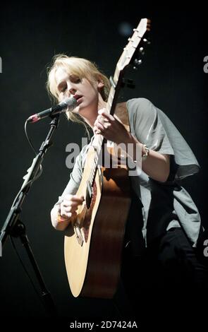 Laura Marling spielt live im Hyde Park, London im Rahmen der Serpentine Sessions. Stockfoto