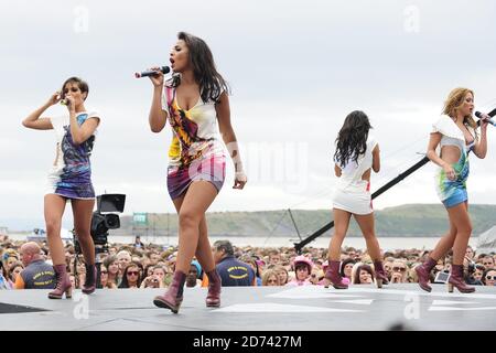 Die Samstage spielen im T4 on the Beach 2010, im Weston Super Mare in Somerset. Stockfoto