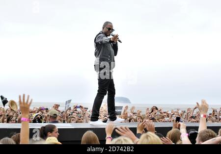 Taio Cruz spielt live im T4 on the Beach 2010 im Weston Super Mare in Somerset. Stockfoto