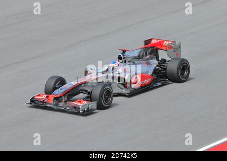 SEPANG, MALAYSIA - 2. APRIL : Vodafone McLaren Mercedes Fahrer Jenson Button aus Großbritannien fährt beim ersten Training beim Sepang F1 Stockfoto