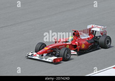 SEPANG, MALAYSIA - 2. APRIL : Scuderia Ferrari Marlboro Fahrer Fernando Alonso aus Spanien fährt während der ersten Trainingseinheit beim Sepang F1 Circu Stockfoto