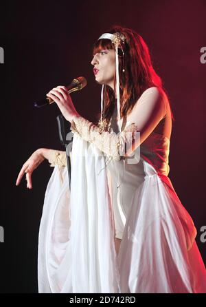 Florence Welch of Florence and the Machine tritt am ersten Tag des Latitude Festivals in Southwold, Suffolk auf. Stockfoto