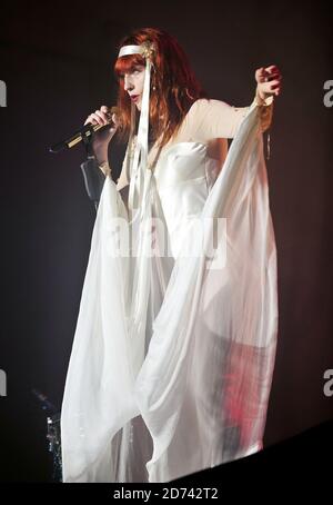 Florence Welch of Florence and the Machine tritt am ersten Tag des Latitude Festivals in Southwold, Suffolk auf. Stockfoto
