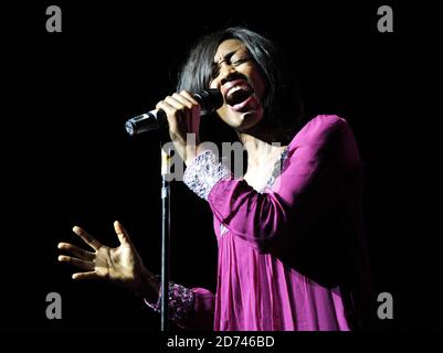 Beverley Knight tritt beim Hard Rock Pinktober Konzert auf, im IndigO2 Veranstaltungsort im Osten Londons. Stockfoto