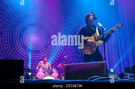 Ezra Koenig of Vampire Weekend tritt im Alexandra Palace im Norden Londons auf. Stockfoto