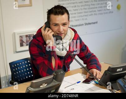 Harry Judd von McFly hilft beim The Capital Christmas Appeal in Aid of Help a London Child bei Capital FM in den Global Radio Studios im Zentrum von London. Stockfoto