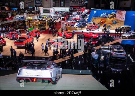 Besucher- und Fahrzeugübersicht des 89. Genfer Autosalons. Genf, Schweiz - 6. März 2019. Stockfoto