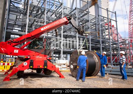 Baustelle des neuen Braunkohlekraftwerks Neurath bei Grevenbroich, Boa 2/3, Manitou Gabelstapler, Kabeltrommel, Nordrhein-Westfalen, Germa Stockfoto