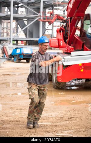 Baustelle des neuen Braunkohlekraftwerks Neurath bei Grevenbroich, Boa 2/3, Arbeiter mit Stahlträgern, Nordrhein-Westfalen, Deutschland. Stockfoto