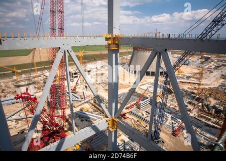 Baustelle des neuen Braunkohlekraftwerks Neurath bei Grevenbroich, Boa 2/3, Stahlrahmen des zukünftigen Großkessels, Blick aus 90 Metern Stockfoto