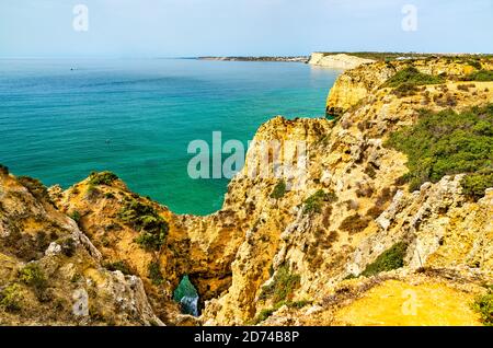 Küstenklippen bei Ponta da Piedade in Lagos, Portugal Stockfoto