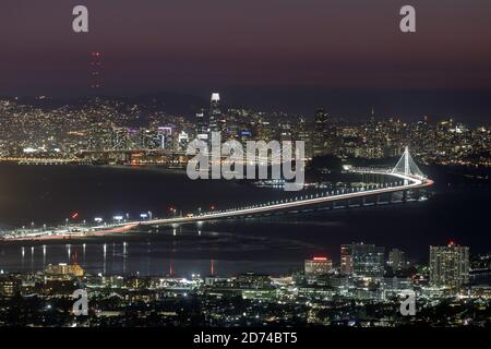 Panoramablick auf San Francisco und Berkeley über den Grizzly Peak in Berkeley Hills. Stockfoto