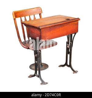 Altes Holz mit Eisen Kinder Schultisch und Stuhl isoliert Auf weißem Hintergrund Stockfoto