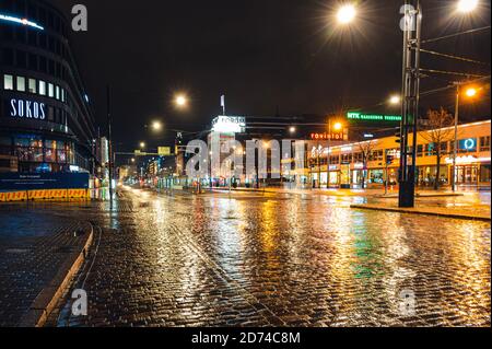 Helsinki/Finnland - 19. MÄRZ 2020: Die Coronavirus-Covid-19-Pandemie und die darauf folgende Sperre haben die Straßen in Helsinki geleert. Stockfoto