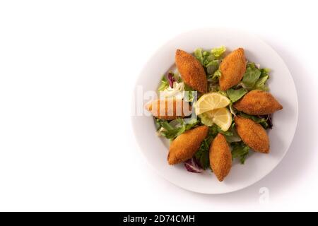 Traditionelle libanesische Kibbeh isoliert auf weißem Hintergrund Stockfoto