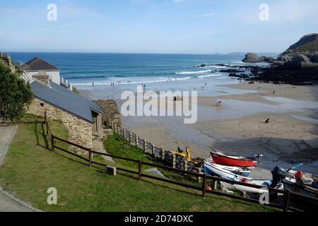 Trevaunance Cove and Beach, St. Agnes, North Cornwall, England, Großbritannien im September Stockfoto