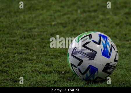 Carson, Usa. Oktober 2020. Detailansicht eines Adidas MLS Fußballballs während eines MLS Fußballspiels, Sonntag, 18. Oktober 2020, in Carson, Kalifornien. Die Los Angeles Galaxy besiegte Vancouver Whitecaps 1:0. (Foto von IOS/Espa-Images) Quelle: European Sports Photo Agency/Alamy Live News Stockfoto