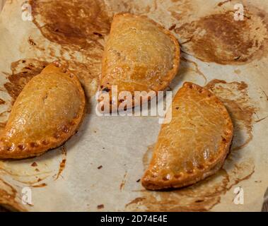 Argentinier Fleisch Empanadas gerade aus dem Ofen Stockfoto