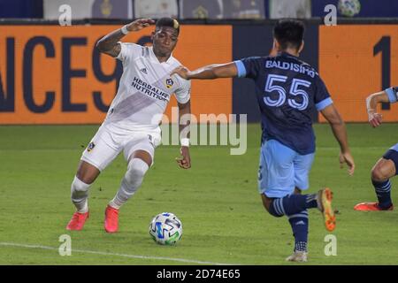 Carson, Usa. Oktober 2020. LA Galaxy Mittelfeldspieler Yony Gonzalez (11) während eines MLS Fußballspiel gegen die Vancouver Whitecaps, Sonntag, 18. Oktober 2020, in Carson, Kalifornien. Die Los Angeles Galaxy besiegt Vancouver Whitecaps 1-0. (Foto von IOS/Espa-Images) Quelle: European Sports Photo Agency/Alamy Live News Stockfoto