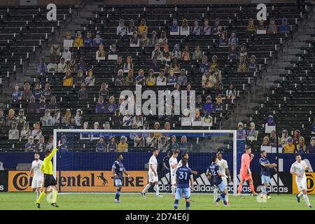 Carson, Usa. Oktober 2020. Kartonausschnitte von Fans werden im Dignity Health Sports Park während eines MLS Fußballspiels gesehen, Sonntag, 18. Oktober 2020, in Carson, Kalifornien. Die Los Angeles Galaxy besiegte Vancouver Whitecaps 1-0. (Foto von IOS/Espa-Images) Quelle: European Sports Photo Agency/Alamy Live News Stockfoto