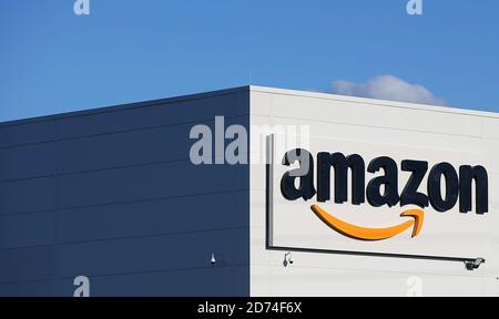 Osterweddingen, Deutschland. September 2020. Außenansicht des neuen Amazon Logistikzentrums. Quelle: Ronny Hartmann/dpa-Zentralbild/ZB/dpa/Alamy Live News Stockfoto