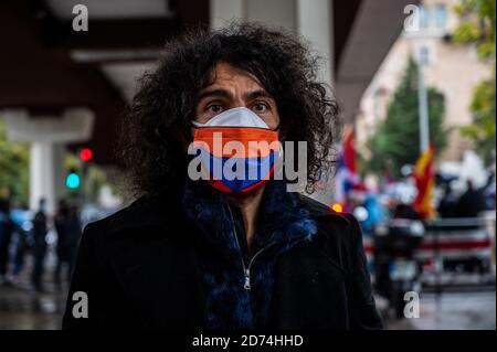 Madrid, Spanien. Oktober 2020. Die libanesische Künstlerin Ara Malikian unterstützt einen marsch, der Frieden in Armenien fordert, indem sie den "Erdogan-Neo-Imperialismus" in der Türkei und die Aggression Aserbaidschans gegen Armenien anprangert. Quelle: Marcos del Mazo/Alamy Live News Stockfoto