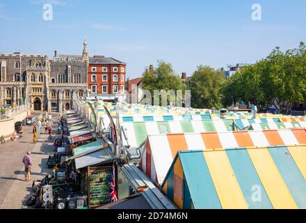 Norwich City Centre Norwich Guildhall und Norwich Market Stalls Norwich Market Place City Centre Norwich Norfolk East Anglia England GB Europa Stockfoto