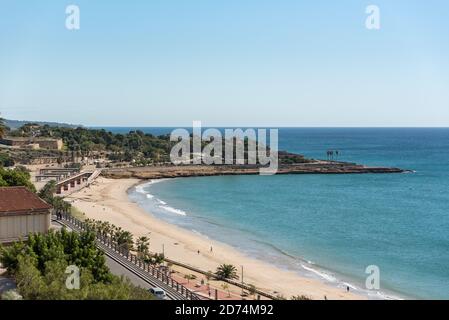 Tarragona, Spanien: 2020 September 27: Blick auf den Hafen der Stadt Tarragona im Sommer in Spanien. Stockfoto