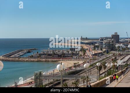 Tarragona, Spanien: 2020 September 27: Blick auf den Hafen der Stadt Tarragona im Sommer in Spanien. Stockfoto