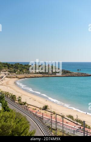 Tarragona, Spanien: 2020 September 27: Blick auf den Hafen der Stadt Tarragona im Sommer in Spanien. Stockfoto