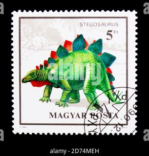 MOSKAU, RUSSLAND - 24. NOVEMBER 2017: Eine in Ungarn gedruckte Briefmarke zeigt Stegosaurus, Dinosaurs Serie, um 1990 Stockfoto