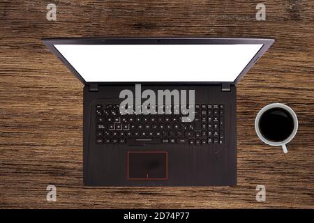 Schwarzer Laptop über einem Tisch. Notebook mit leerem Bildschirm. Leerer Kopierplatz auf modernen mobilen Computern. Stockfoto