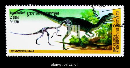 MOSKAU, RUSSLAND - 24. NOVEMBER 2017: Eine in Kambodscha gedruckte Briefmarke zeigt Dilophosaurus, Dinosaurs Serie, um 2000 Stockfoto