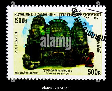 MOSKAU, RUSSLAND - 24. NOVEMBER 2017: Eine in Kambodscha gedruckte Briefmarke zeigt Bayon, Tourism Serie, um 2001 Stockfoto