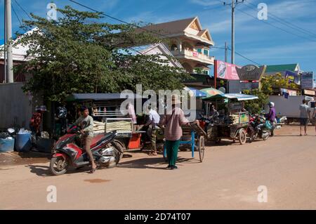 Otres Beach, Sihanoukville, Kambodscha - 30. Dezember 2018 : Typische Straßenansicht von Otres Beach in Kambodscha. Otres Beach ist ein berühmter Touristenort n Stockfoto