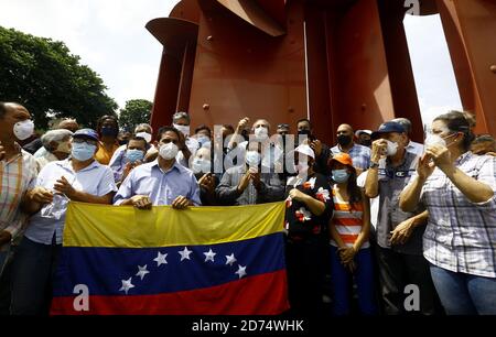 Valencia, Carabobo, Venezuela. Oktober 2020. 20. Oktober 2020.Eid der Mitglieder der politischen Organisationen, gegen die Regierung von Nicolas Maduro, für die Organisation der Volkskonsultation vorgeschlagen durch den Interims-Präsident Juan Guaido. In Valencia, Carabobo State. Foto: Juan Carlos Hernandez Kredit: Juan Carlos Hernandez/ZUMA Wire/Alamy Live News Stockfoto