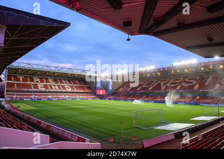 NOTTINGHAM, ENGLAND. 20. OKTOBER Gesamtansicht des City Ground, Heimat des Nottingham Forest während des Sky Bet Championship Spiels zwischen Nottingham Forest und Rotherham United am City Ground, Nottingham am Dienstag, den 20. Oktober 2020. (Kredit: Jon Hobley - MI News) Kredit: MI Nachrichten & Sport /Alamy Live Nachrichten Stockfoto