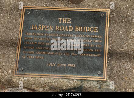 Die Jasper Road Bridge Markierung. Überdachte Brücke errichtet 1877. 1965 von der Jasper Road, die Caesars Creek in Greene County überspannt, in die Prese umgezogen Stockfoto