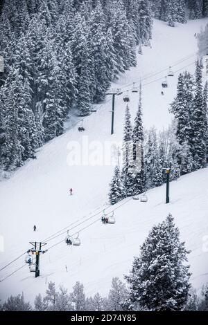 Skifahren im Deer Valley, Utah, in der Nähe von Salt Lake City im Winter. Stockfoto