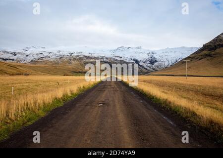 Ländliche Zufahrtsstraße in Südisland Stockfoto