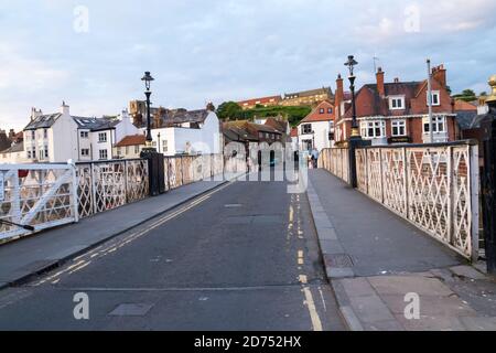 Blick über Whitby Swing Bridge in Whitby, North Yorkshire Stockfoto