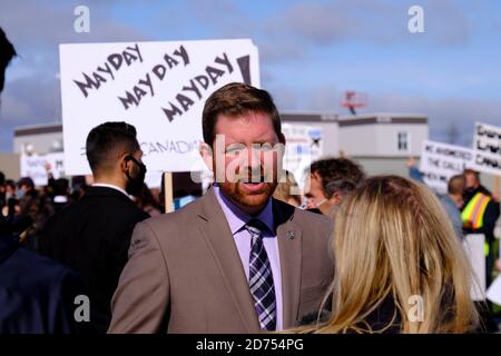 Ottawa, Kanada. 20. Oktober 2020.Xavier Barsalou-Duval, Bloc Quebecois MP und Verkehrskritik, Rede im märz von Mitarbeitern der kanadischen Fluggesellschaften vor dem kanadischen Parlament, um die Unterstützung der Regierung für die Luftfahrtindustrie zu fordern, die weiterhin kämpft tun die Covid 19 Krise. Die Industrie erklärt, dass sie 8 Monate nach der Krise keine Unterstützung von der Regierung erhalten haben, dass Maßnahmen jetzt erforderlich sind, bevor Unternehmen zusammenbrechen, um Arbeitsplätze zu erhalten. Kredit: Meanderingemu/Alamy Live Nachrichten Stockfoto