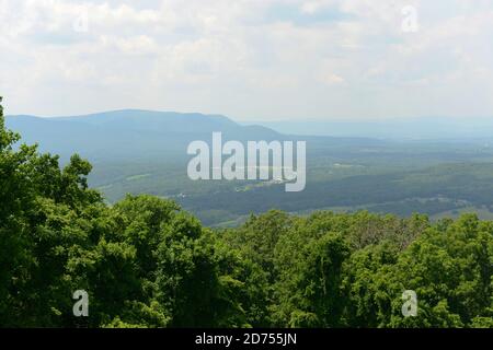 Luftaufnahme in Virginia, USA. Der Shenandoah National Park ist ein Teil der Blue Ridge Mountains in Virginia. Stockfoto