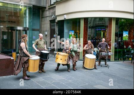 Clanadonia Band spielt auf der Buchanan Street, Glasgow 21. August 2010. Stockfoto