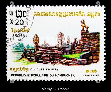 MOSKAU, RUSSLAND - 25. NOVEMBER 2017: Eine in Kambodscha gedruckte Briefmarke zeigt Srah Srang, Khmer Culture Serie, um 1983 Stockfoto
