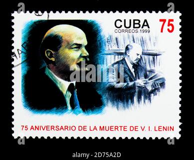 MOSKAU, RUSSLAND - 25. NOVEMBER 2017: Eine in Kuba gedruckte Briefmarke zeigt das Porträt von W. Lenin (1870-1924), Jahrestag des Todes von Wladimir Ilitsch Lenins Stockfoto