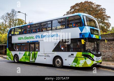 Elektrischer Doppeldeckerbus in Cambridge, Großbritannien. 100% Elektro Doppelstockbus betrieben von Stagecoach. Zero Emission - 8 Stunden Ladezeit für 160 Meilen Reichweite. Stockfoto